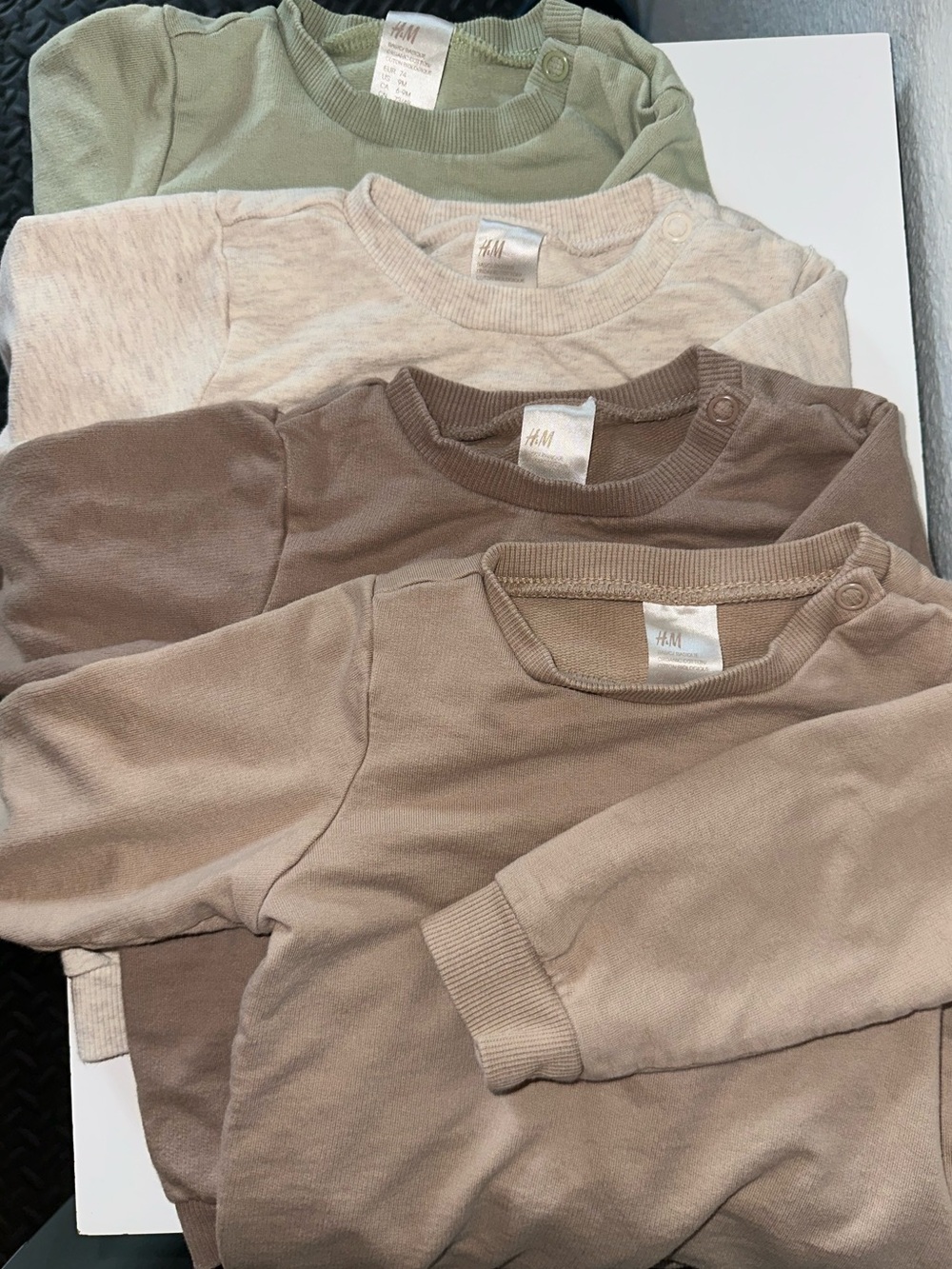 H&M // Bundle of 4 Neutral Organic Cotton Crewneck Sweatshirts